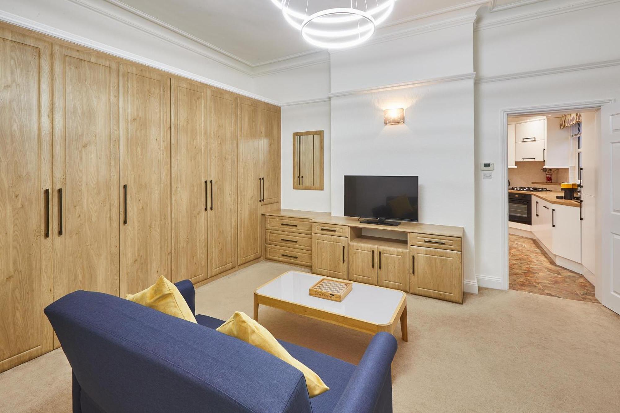 Host & Stay - Thamesview Staines-upon-Thames Екстериор снимка